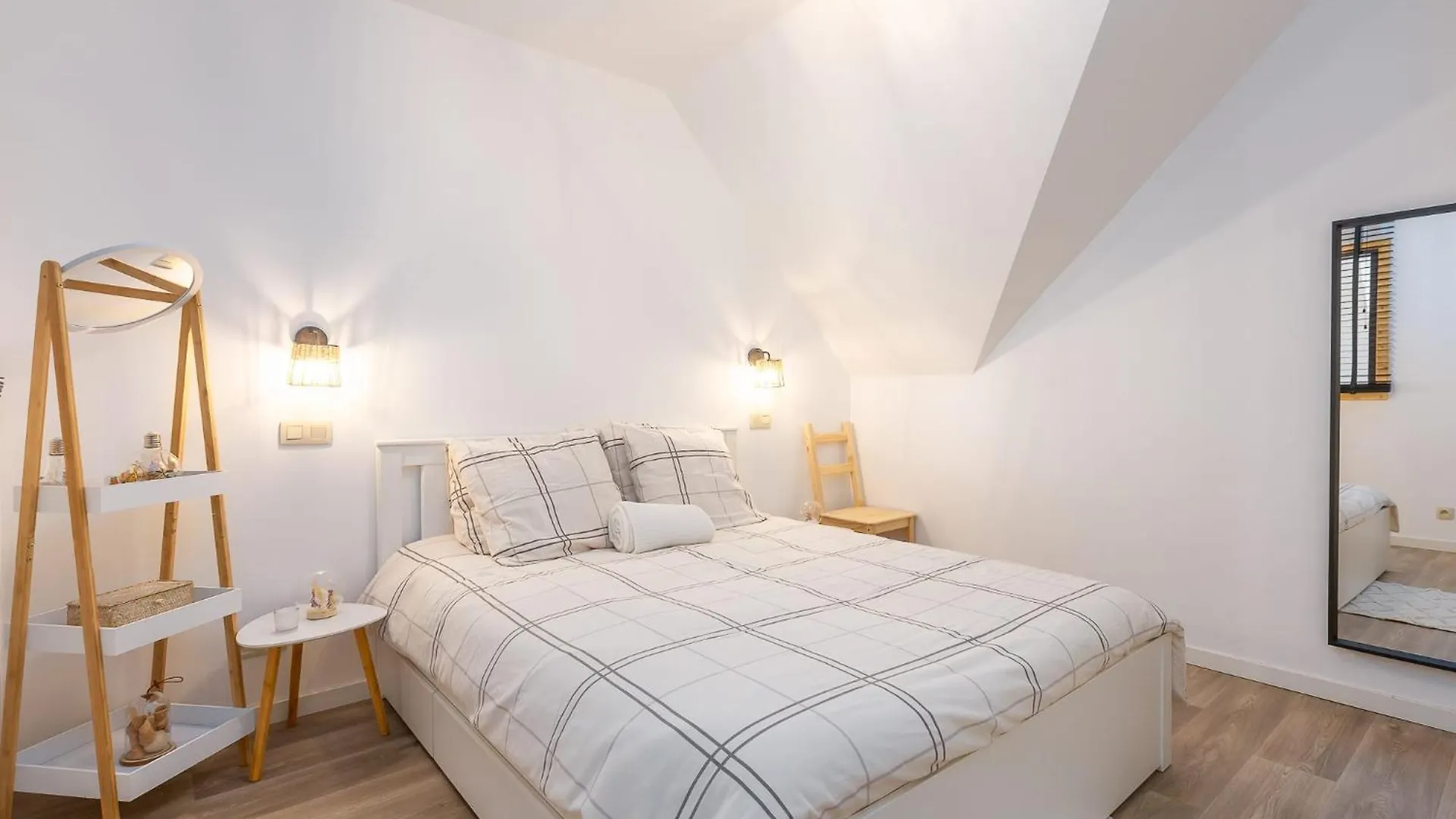 Charming One-Bedroom Apartment In The Center Of Ostend T115
